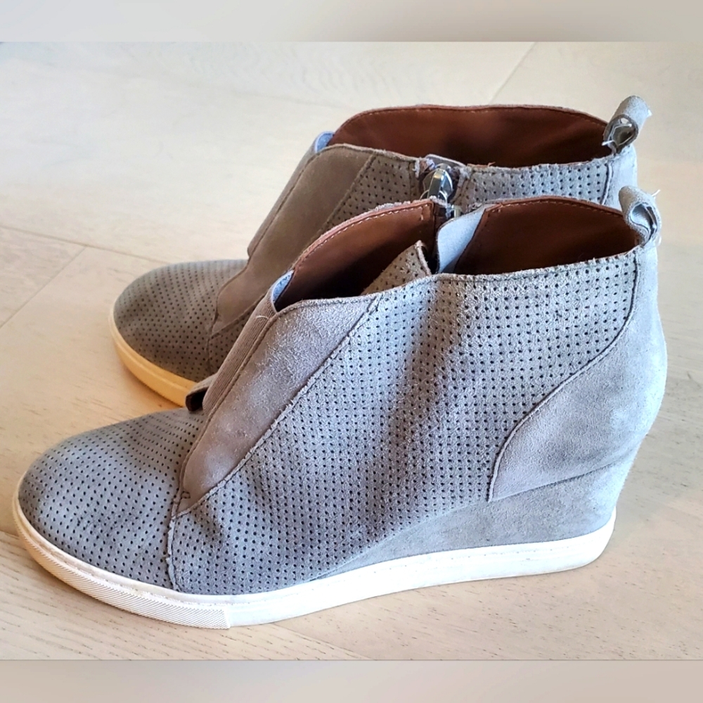 LIANA PAOLO-sz.7, Grey wedge suede booties